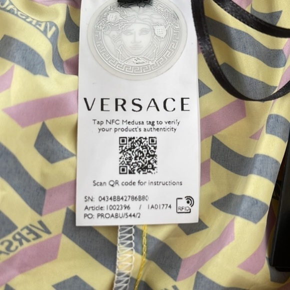 VERSACE NEW Shorts authentic 100% - Picture 6 of 8